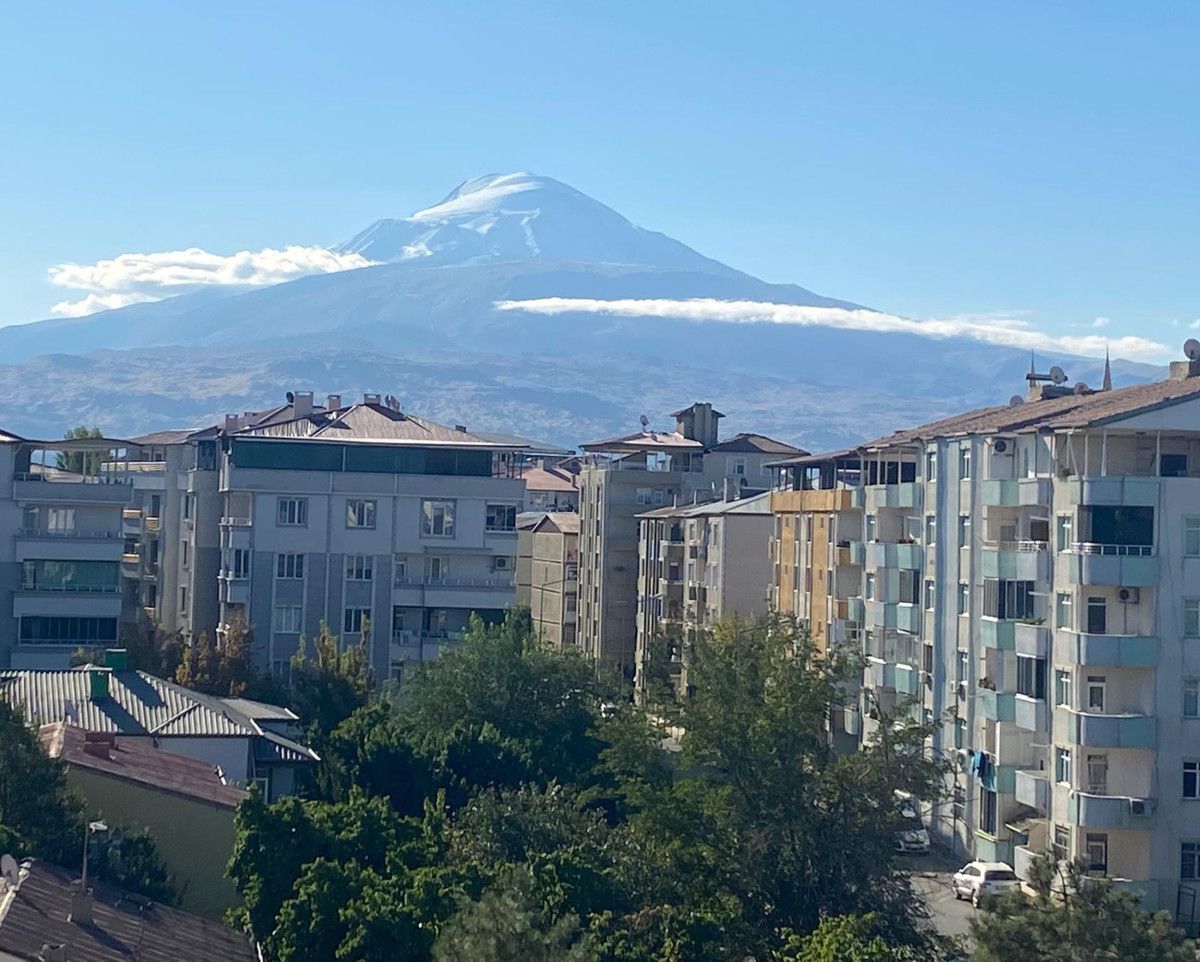 Ağrı Dağı'nın zirvesi beyaza büründü
