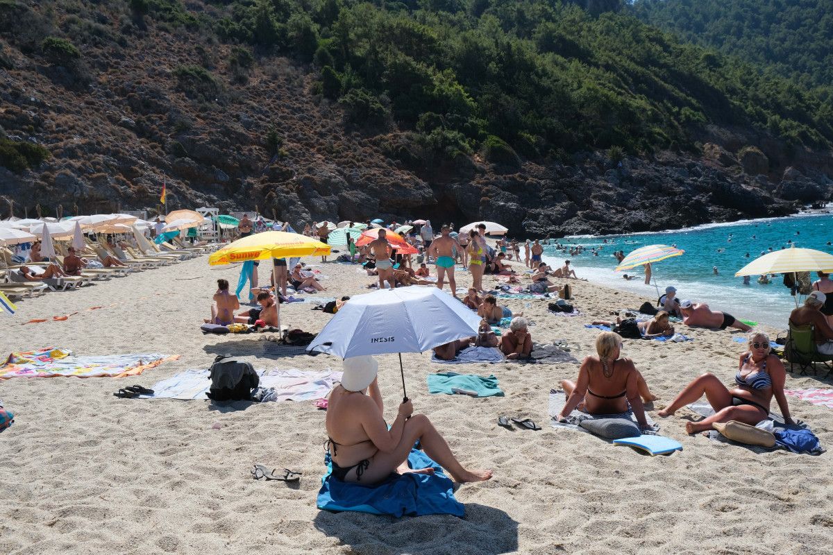Antalya’da Eylül Sıcağı ve Deniz Keyfi: Plajlar ve Turizm Yoğunluğu