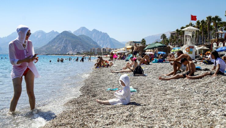 Antalya’da Eylül Sıcağı ve Deniz Keyfi: Plajlar ve Turizm Yoğunluğu