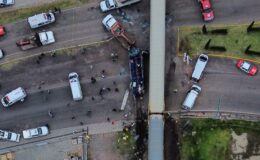 Atlamakulco’ya Daire Cümle: Yük Treni Yolda Yolcu Otobüsüne Çarptı, Can kayıpları ve Yaralılar Artıyor