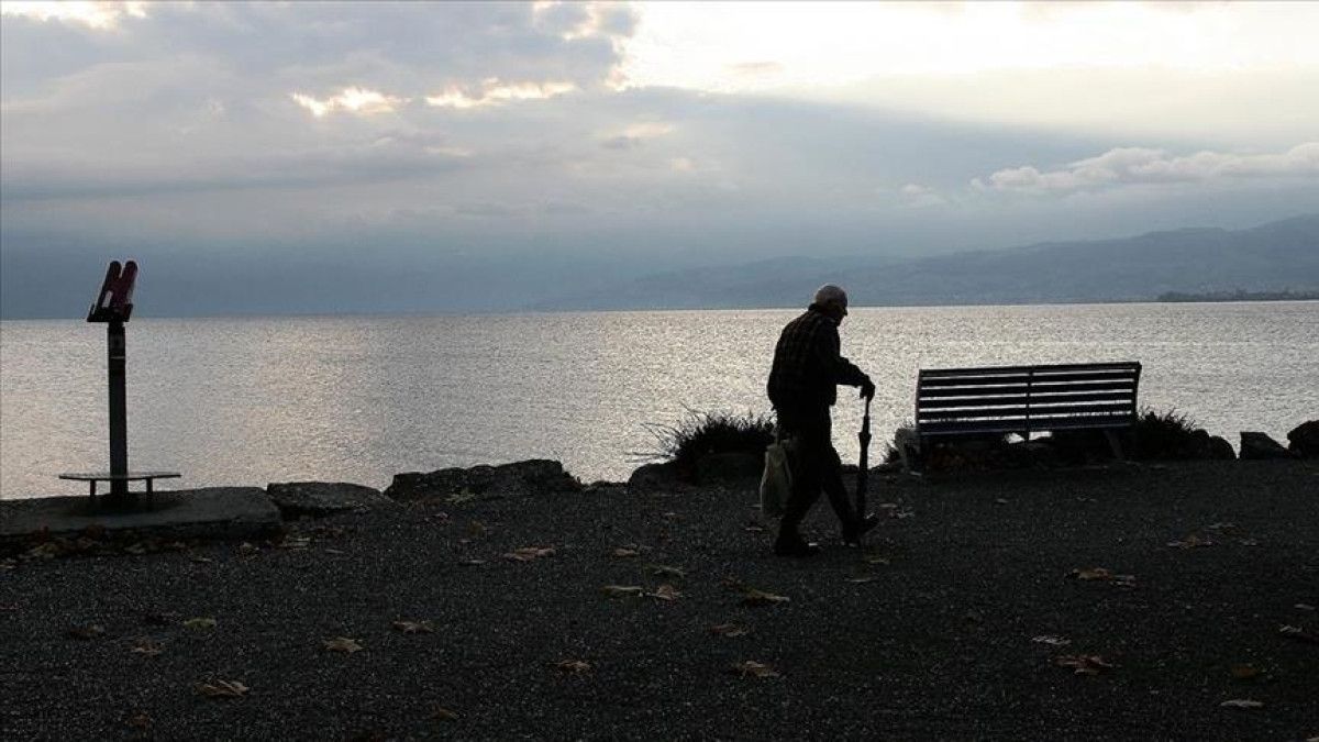 Dijital Yalnızlığın Ötesinde: Günümüz Toplumunda Sanal Bağların Gerçeklik Yüzü