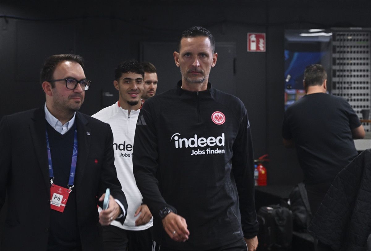 Eintracht Frankfurt Teknik Direktörü Toppmöller: Genç Kadroya Güveniyoruz ve Galatasaray’ı Derinlemesine İnceledik