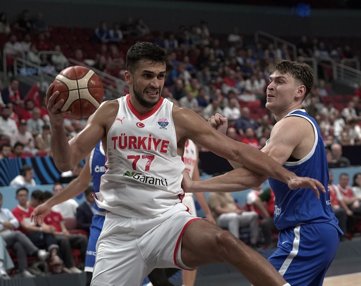 EuroBasket 2025: Türkiye'nin Yarı Final Hedefi ve Giannis Planı Üzerine Coach-Player Perspektifleri