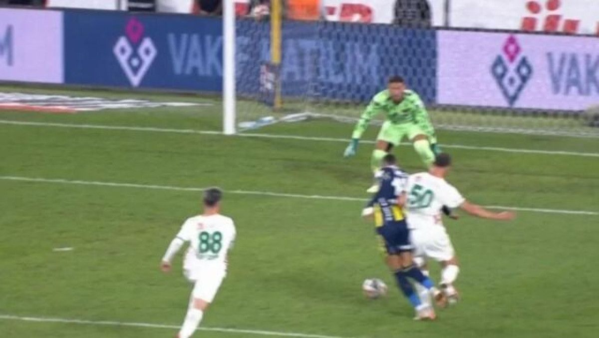 Fenerbahçe-Alanyaspor Maçı: Hakem Kararları ve Yorumlar Üzerine Derinlemesine Analiz