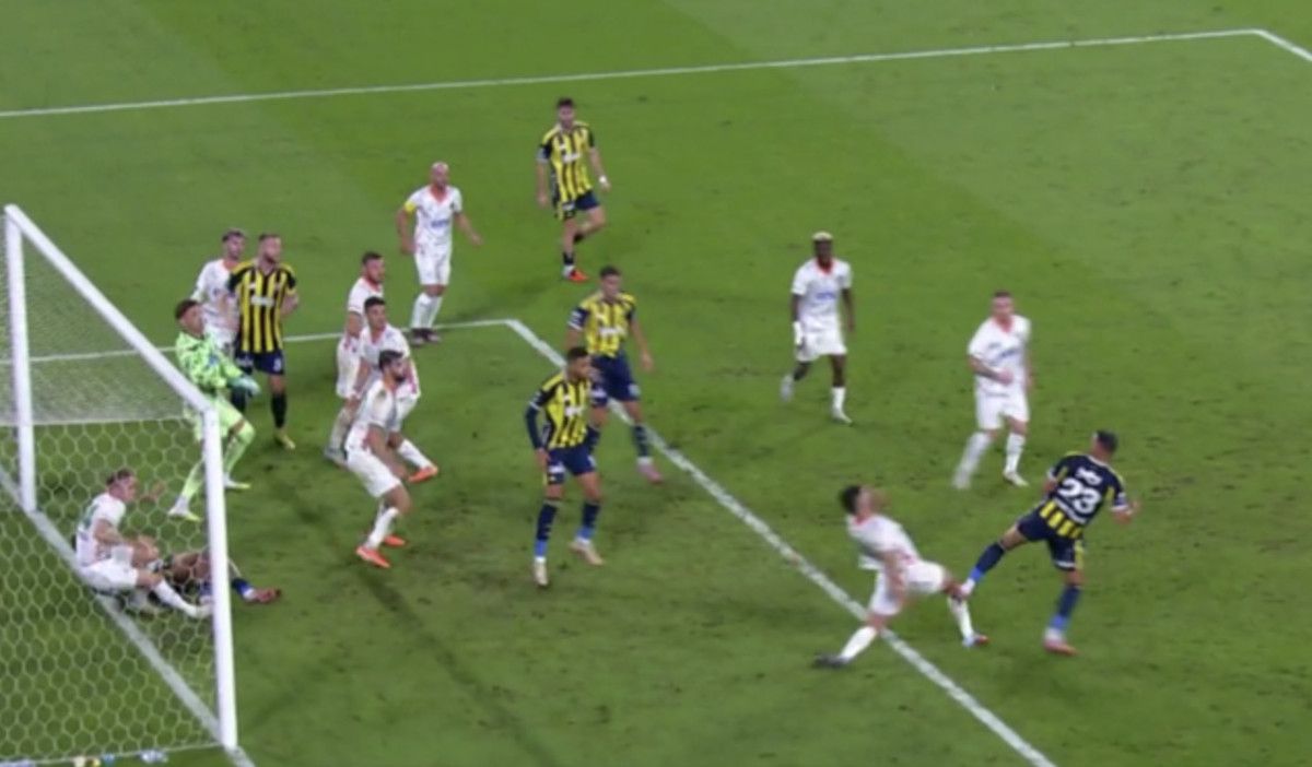 Fenerbahçe-Alanyaspor Maçı: Hakem Kararları ve Yorumlar Üzerine Derinlemesine Analiz