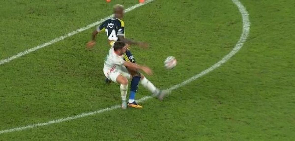 Fenerbahçe-Alanyaspor Maçı: Hakem Kararları ve Yorumlar Üzerine Derinlemesine Analiz