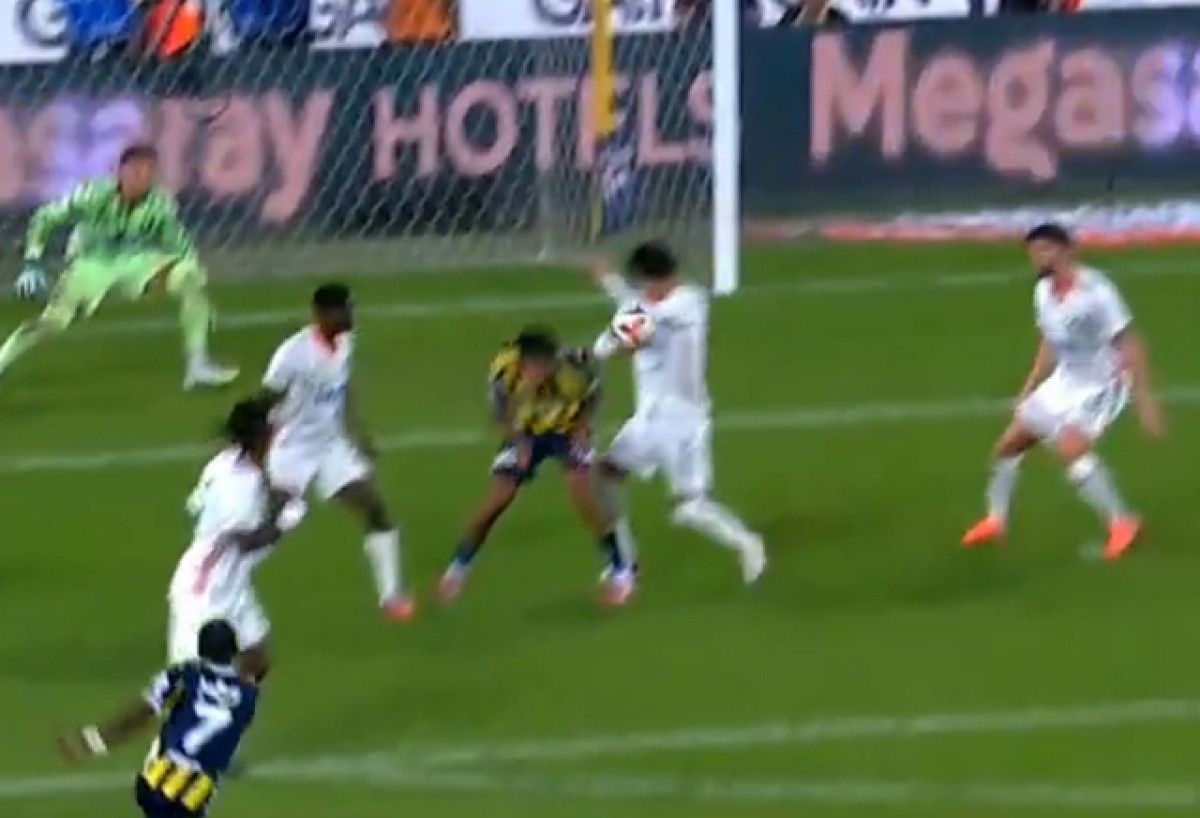 Fenerbahçe-Alanyaspor Maçı: Hakem Kararları ve Yorumlar Üzerine Derinlemesine Analiz