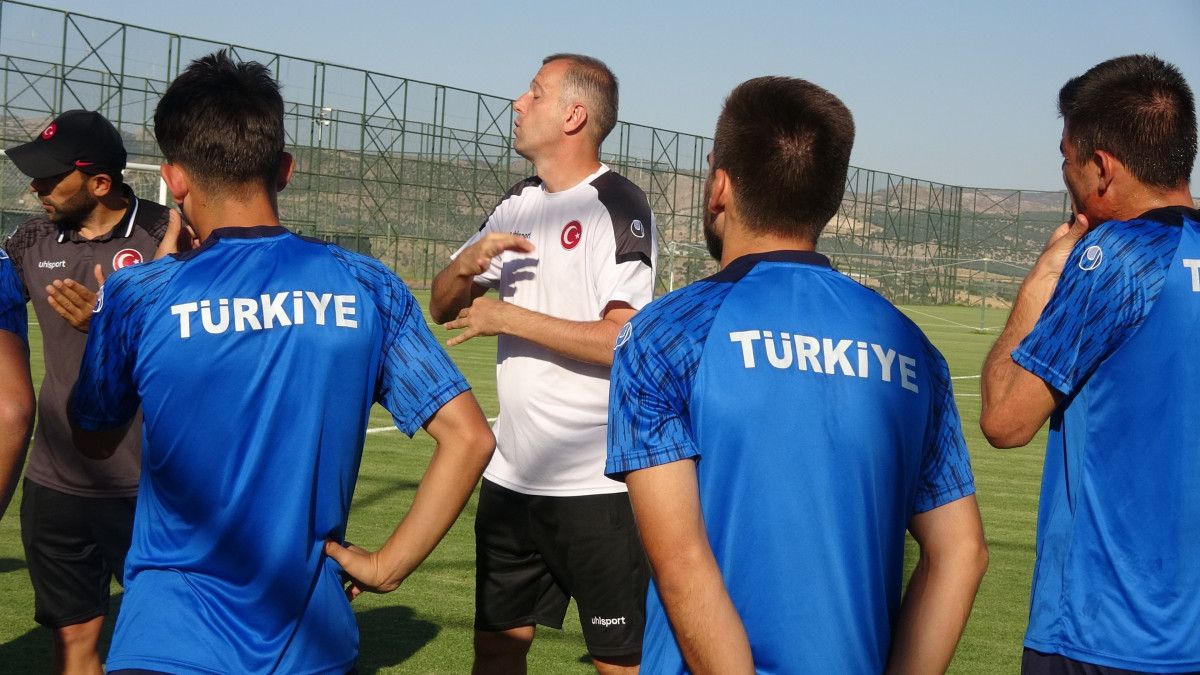 İşaret Diliyle Sınırları Kaldıran Köprü: Okan Kurt'in Milli Takıma Etkisi
