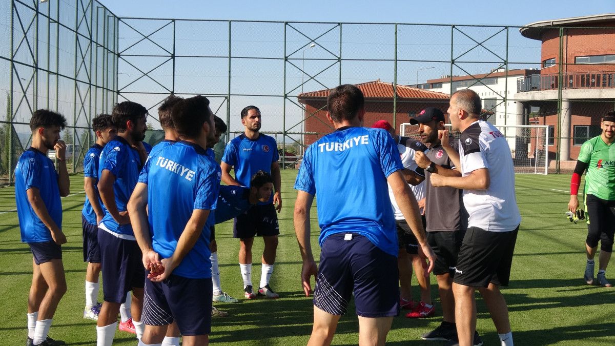 İşaret Diliyle Sınırları Kaldıran Köprü: Okan Kurt'in Milli Takıma Etkisi