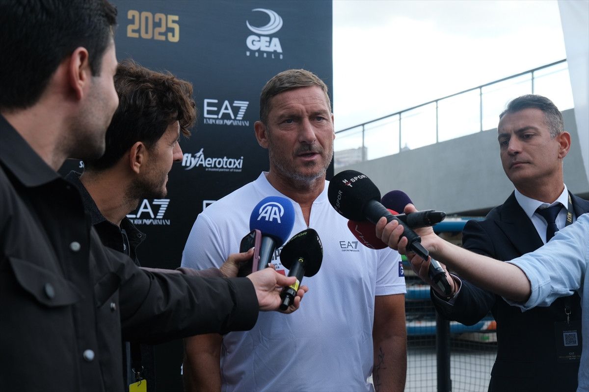 İstanbul'da Dünya Efsaneleri: Totti, Toni ve Materazzi'den Padle Coşkusu ve Futbolun Gücü