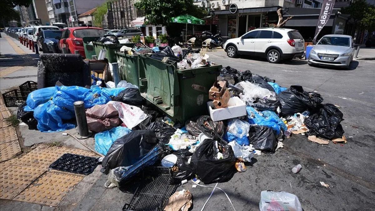 İzmir'in Çöp Krizi: Belediyeler ve Vatandaşlar Arasındaki Gerginlik