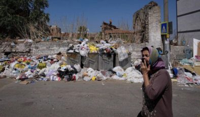 İzmir’in Çöp Krizi: Belediyeler ve Vatandaşlar Arasındaki Gerginlik