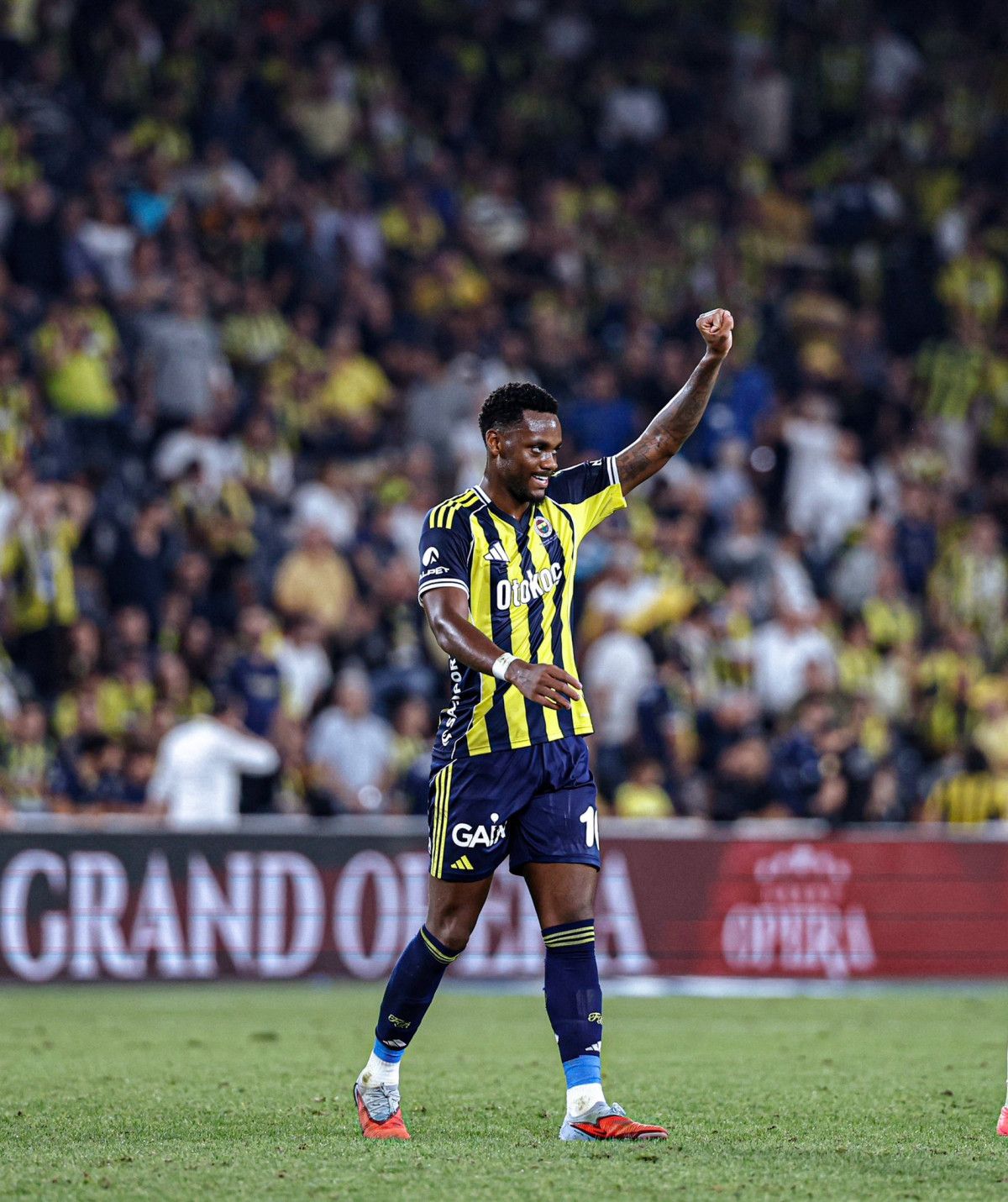 Jhon Duran'ın Sakatlık Gecesi: Trabzonspor Maçı Öncesi Geri Sayım ve Tedavi Planı