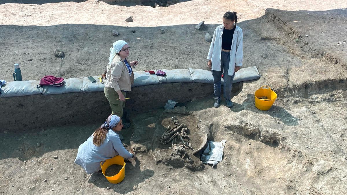 Küllüoba: Eski Yüzlerle Dolu Kapılar - Planlı Yerleşim ve Mezarlıklar