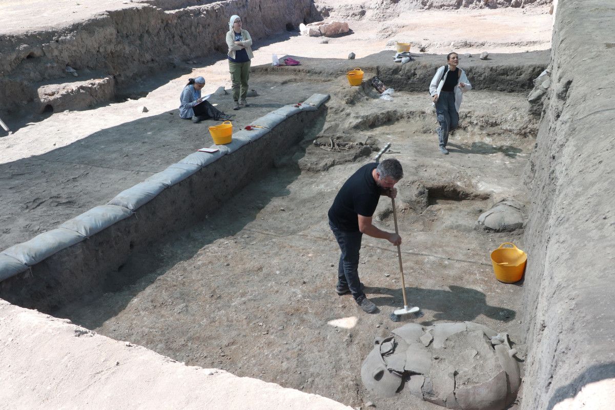 Küllüoba: Eski Yüzlerle Dolu Kapılar - Planlı Yerleşim ve Mezarlıklar