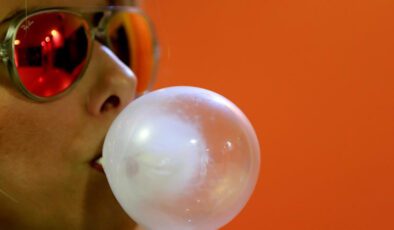 Sakız Çiğnemenin Gölgesinde Mikroplastik Riskleri: Çocuklar İçin Akılda Tutulması Gereken Uyarılar